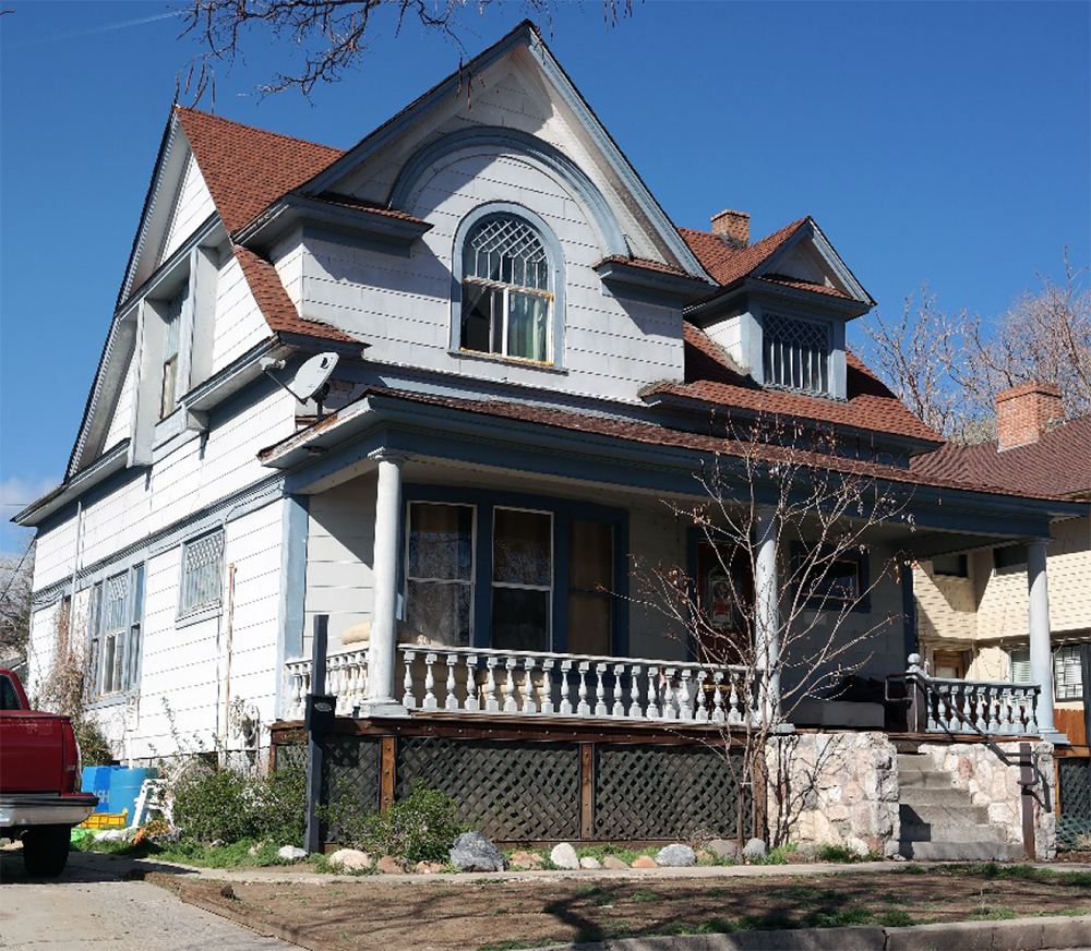 825 N. Lake Street