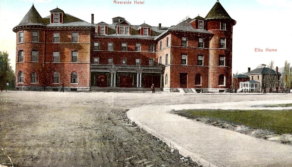 A hotel-chateau