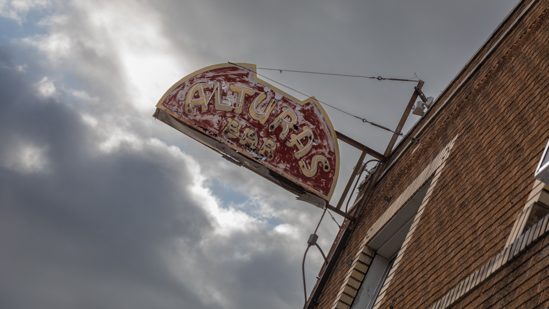 Alturas Bar neon sign