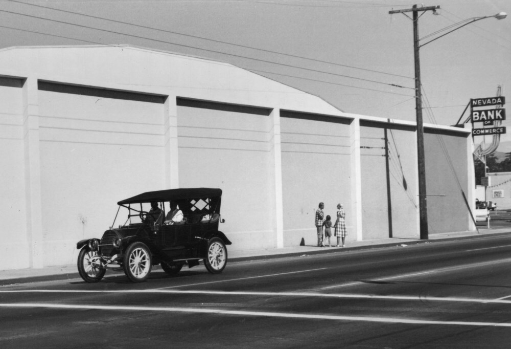 Modern store, vintage car