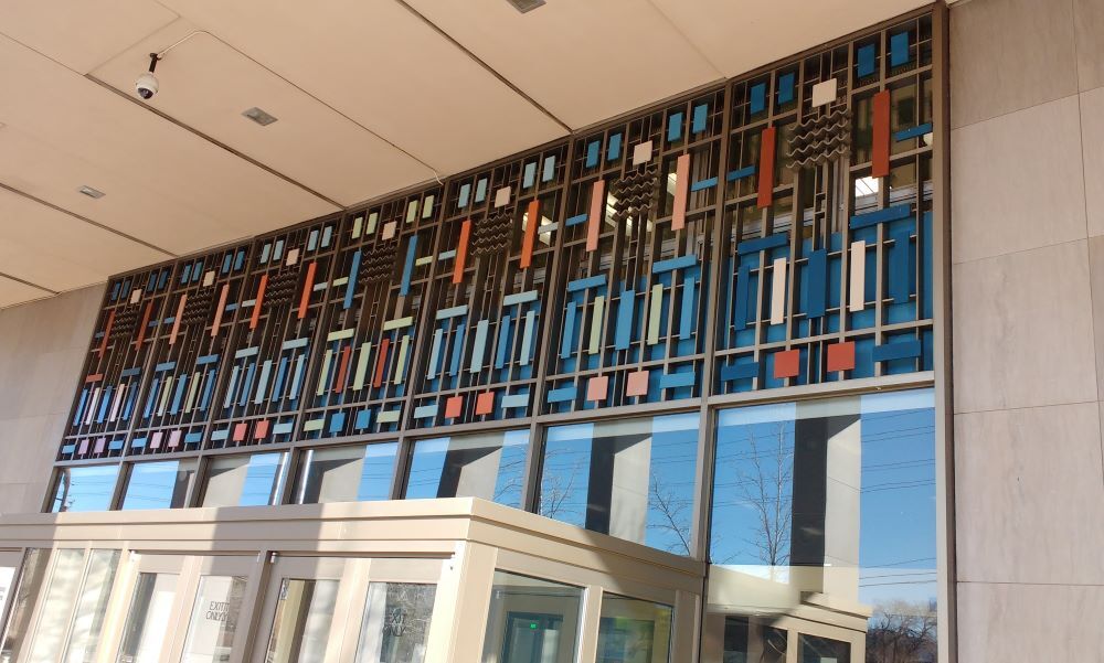 Multicolored grilles