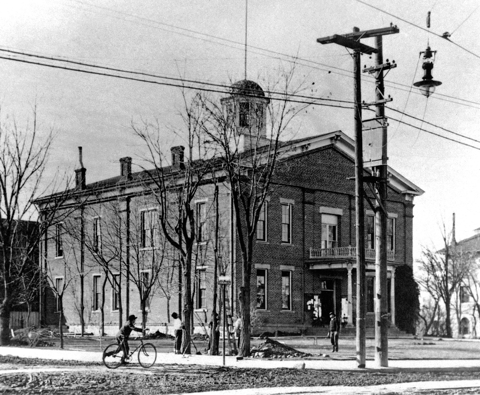 Reno's first courthouse in the 1800s